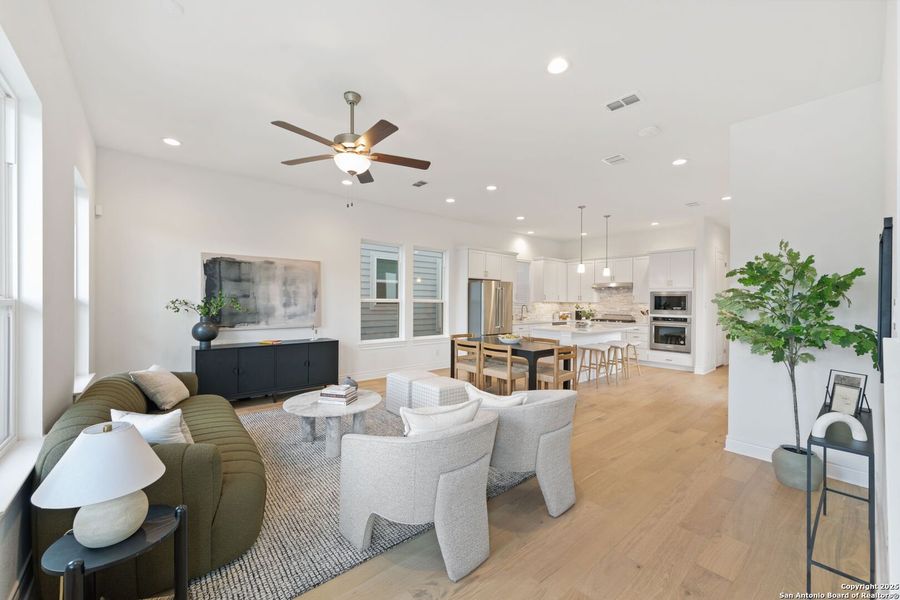 Furnished interior view inside a new home in Town Creek, New Braunfels (Image 5).