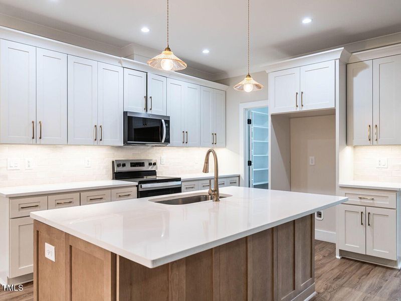 013-1280x960-kitchen