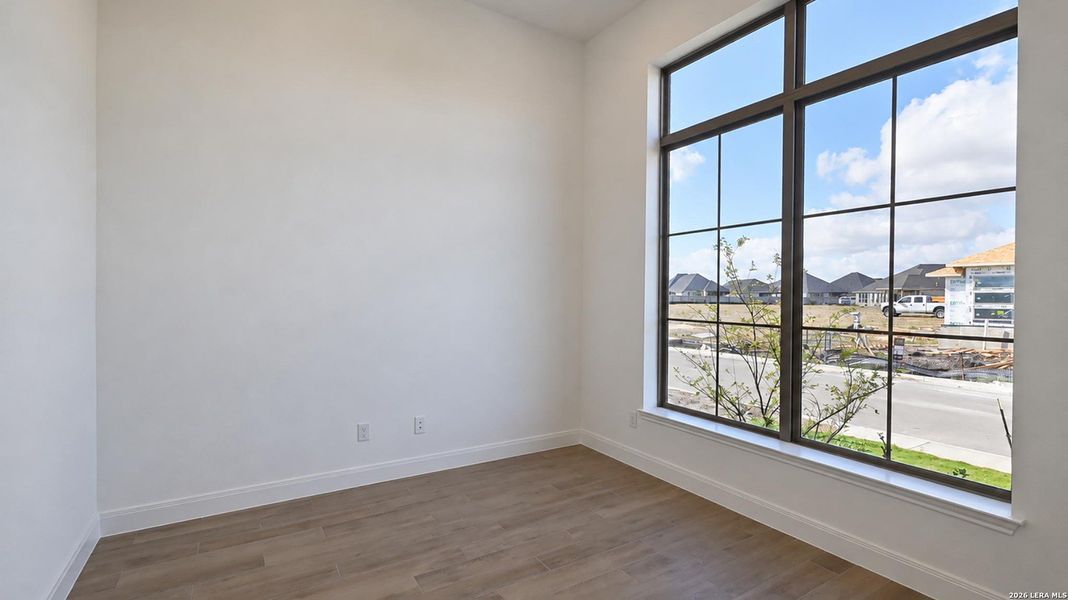 Spacious, unfurnished interior of a new home in Meadows of Mill Creek, Seguin (Image 23).