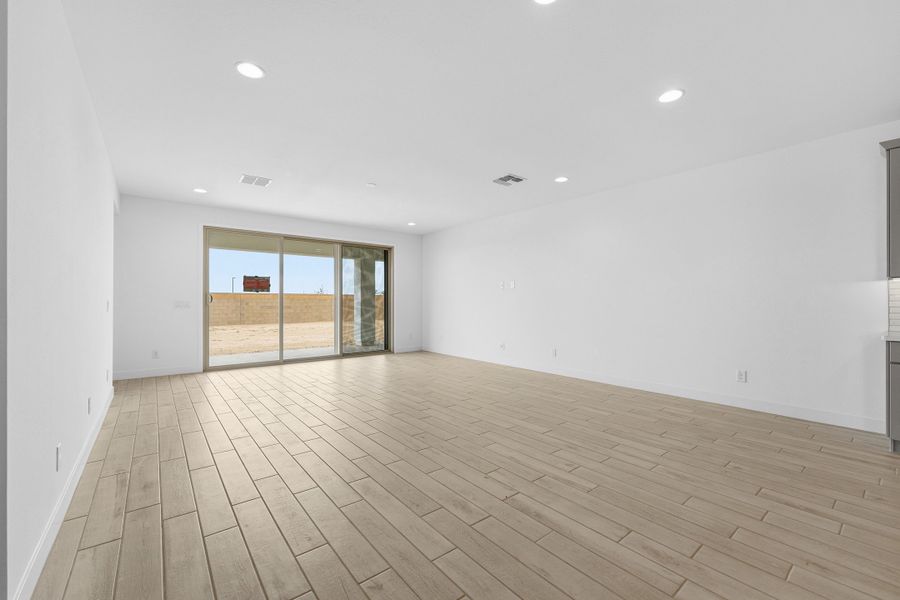 Spacious, unfurnished interior of a new home in Combs Ranch, San Tan Valley (Image 19).