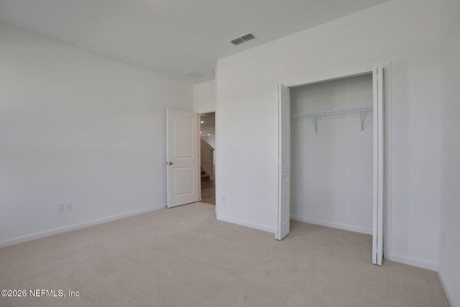 Spacious, unfurnished interior of a new home in Jennings Farm, Middleburg (Image 31).