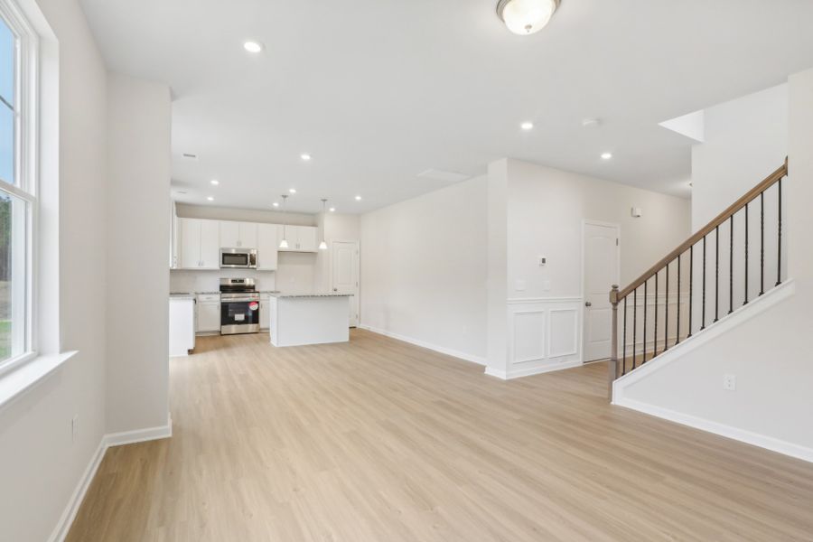 Spacious, unfurnished interior of a new home in Cantigny Park, Clarksville (Image 13).