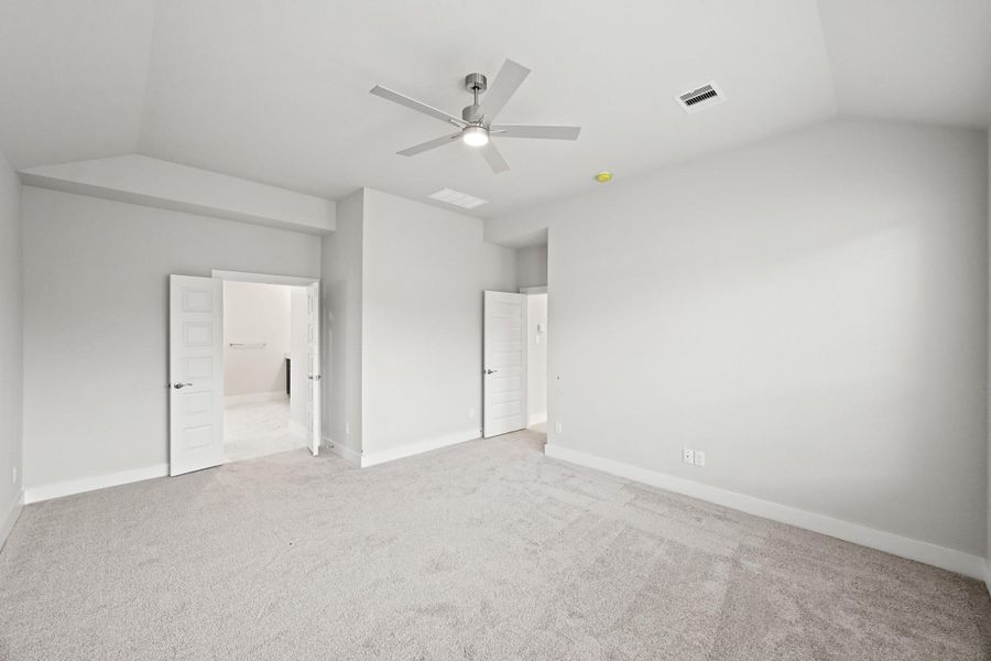 Spacious, unfurnished interior of a new home in Barton Creek Ranch, Conroe (Image 15). Spacious, unfurnished interior of a new home in Barton Creek Ranch, Conroe (Image 15).