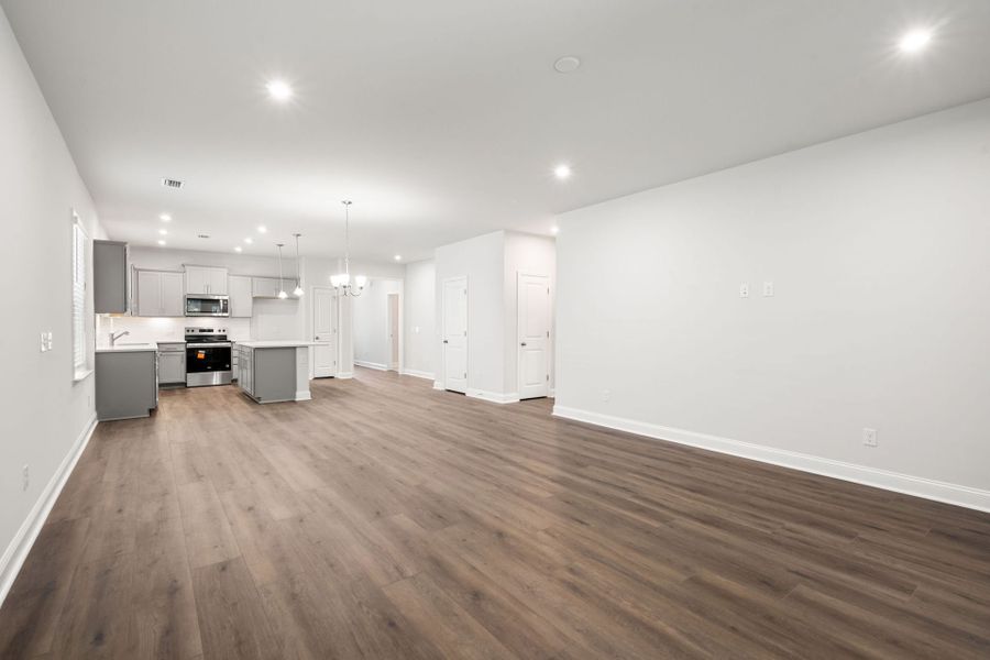 Spacious, unfurnished interior of a new home in Waterways, Richmond Hill (Image 30).