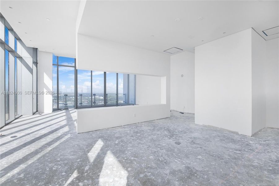 Spacious, unfurnished interior of a new home in , Miami (Image 43).