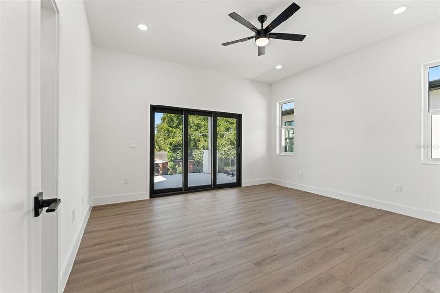 Spacious, unfurnished interior of a new home in , Tampa (Image 20).