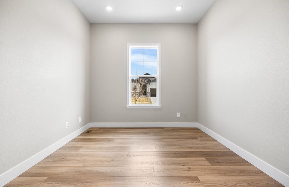 Spacious, unfurnished interior of a new home in Hilltop at Inspiration, Aurora (Image 21).