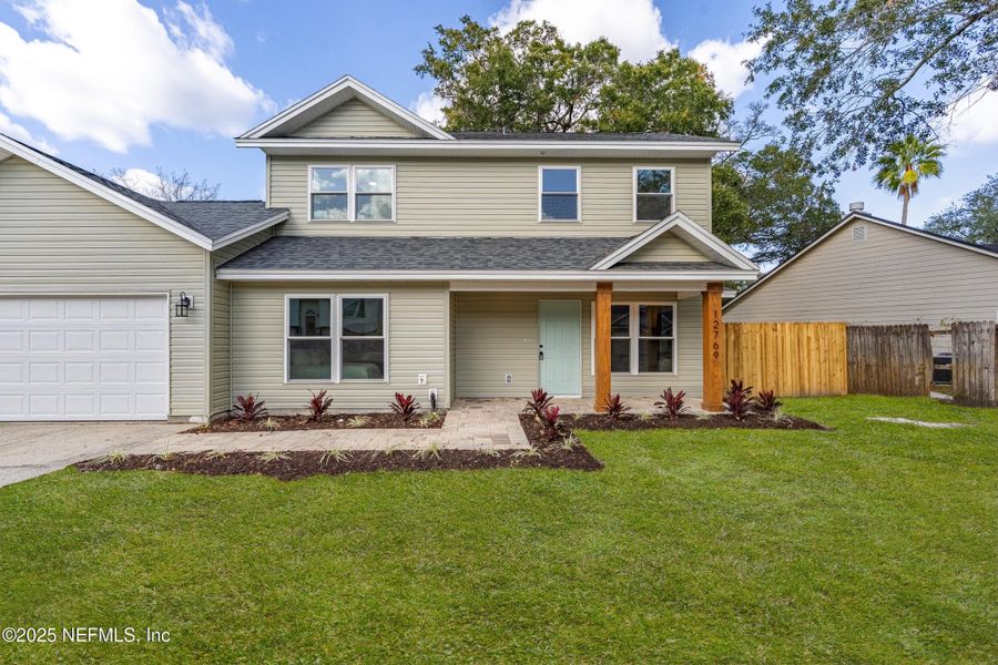 Exterior details and patio area of a home in , Jacksonville (Image 3).