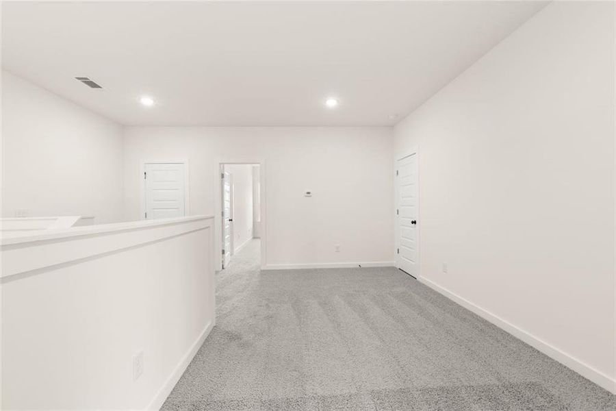 Spacious, unfurnished interior of a new home in , Gainesville (Image 24).