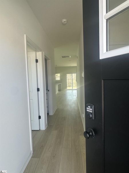 Spacious, unfurnished interior of a new home in Shiloh Trail, Wellford (Image 21).