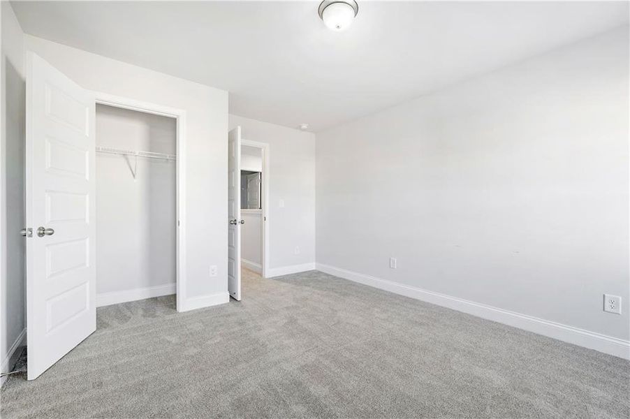 Spacious, unfurnished interior of a new home in , Gainesville (Image 28).