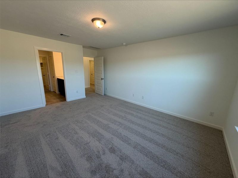 Spacious, unfurnished interior of a new home in Sterling Ridge, Huntsville (Image 14).