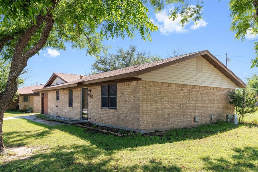 Exterior details and patio area of a home in , Brownwood (Image 3).