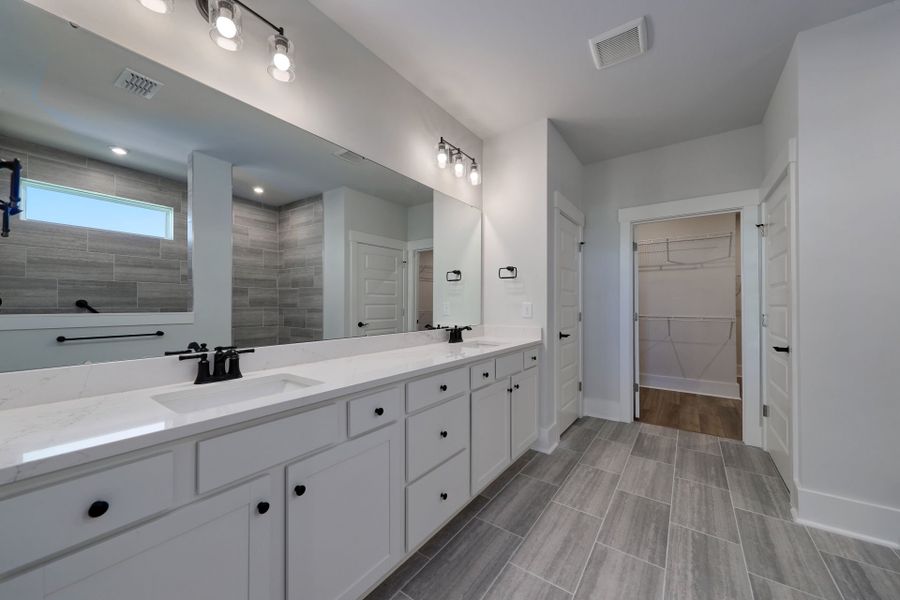 Furnished interior view inside a new home in Del Webb North Myrtle Beach, Myrtle Beach (Image 10).