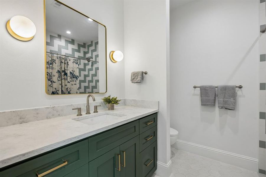 Furnished interior view inside a new home in , Dallas (Image 10).