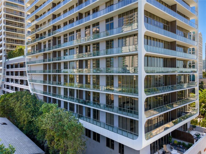 Condo located in Miami, FL showcasing its design and architecture (Image 3).