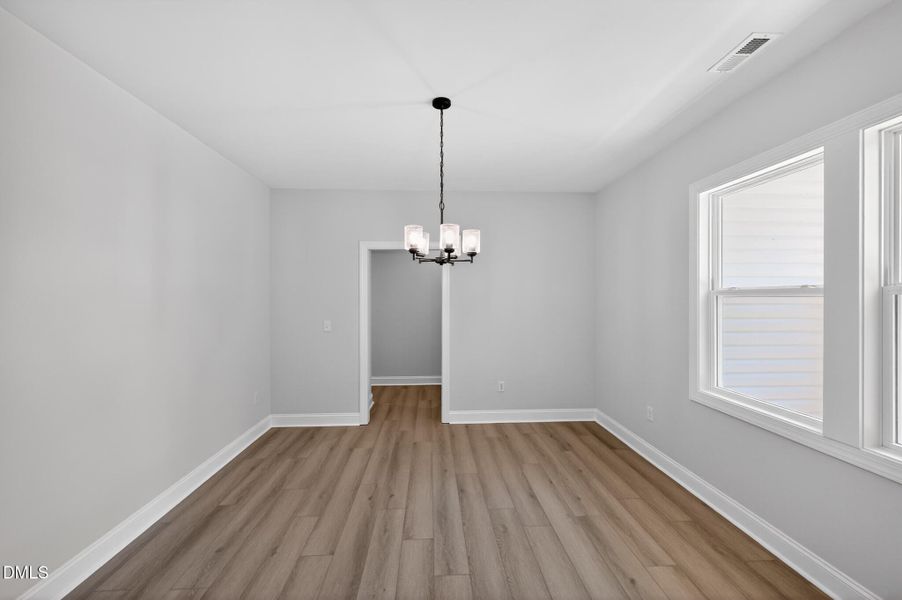 16_244_Sequoia_Dr-Dining_room-7746