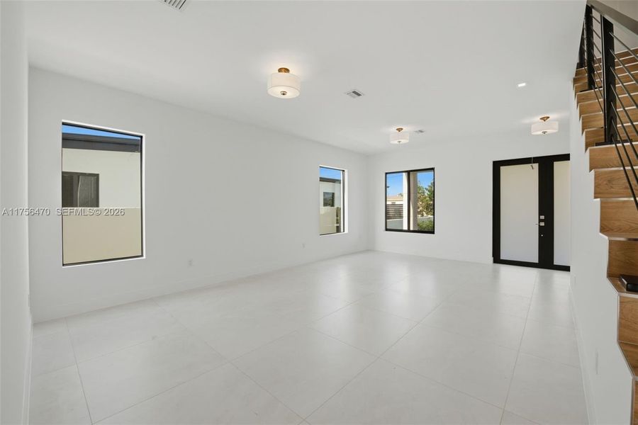Spacious, unfurnished interior of a new home in , Miami (Image 20).