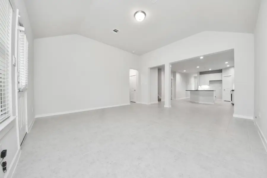 Spacious, unfurnished interior of a new home in Willow Trace, Spring (Image 39).