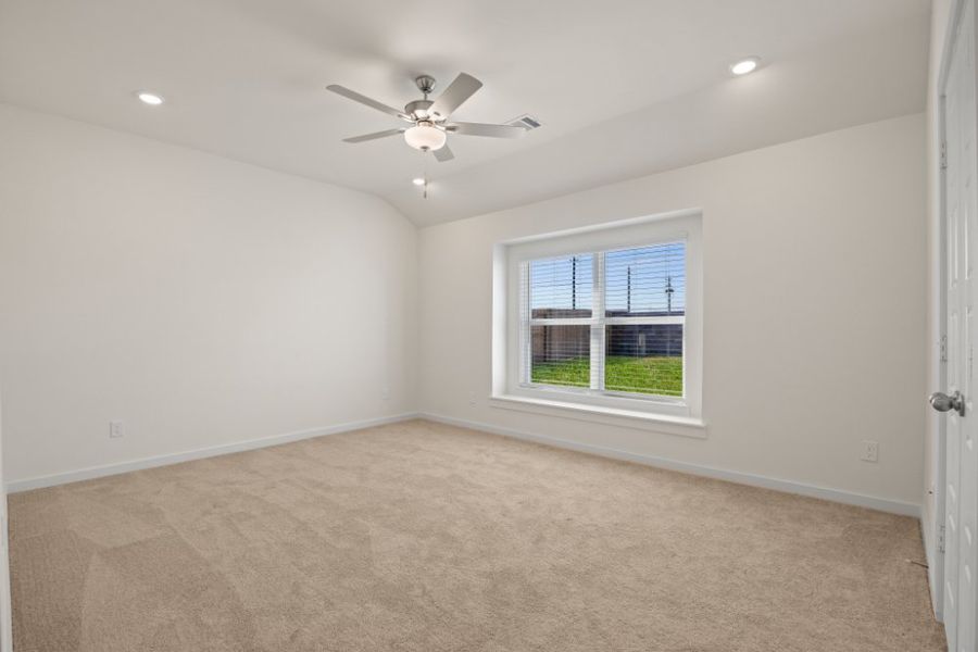 Spacious, unfurnished interior of a new home in Ashland, Houston (Image 21).