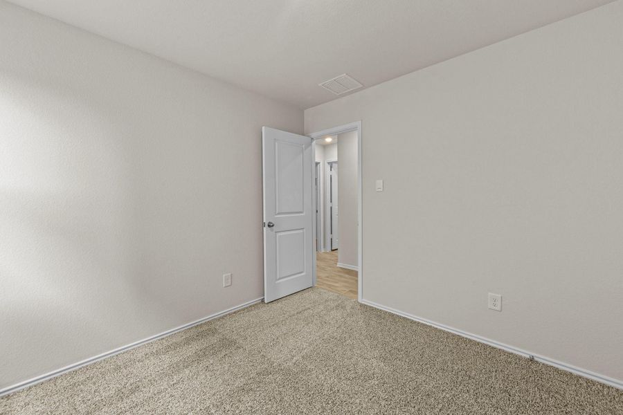 Spacious, unfurnished interior of a new home in Sunset Oaks, Maxwell (Image 20).