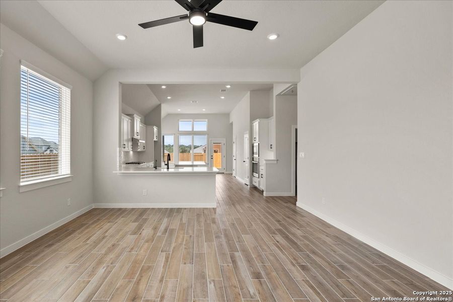 Spacious, unfurnished interior of a new home in Meyer Ranch, New Braunfels (Image 9). Spacious, unfurnished interior of a new home in Meyer Ranch, New Braunfels (Image 9).