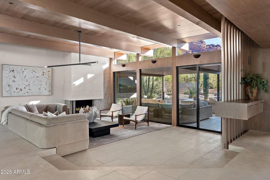 Living Room w/covered patio