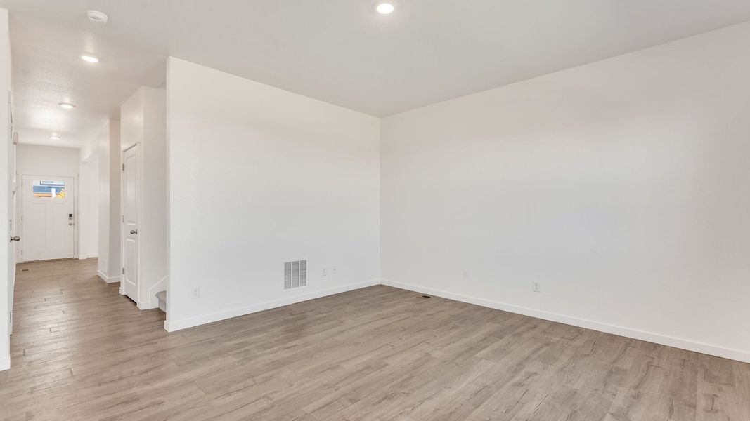 Spacious, unfurnished interior of a new home in Settlers Crossing, Commerce City (Image 12).