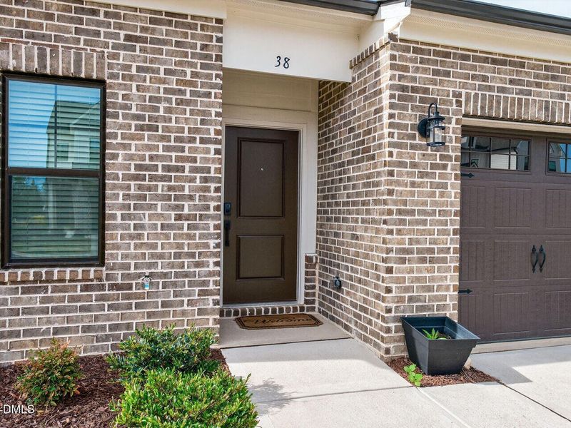 004-1280x960-front-porch