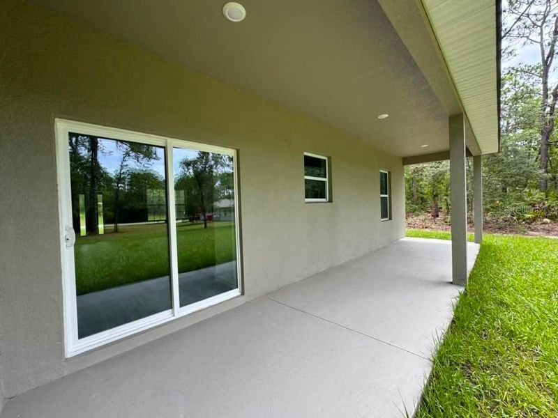 Exterior details and patio area of a home in , Citrus Springs (Image 23).