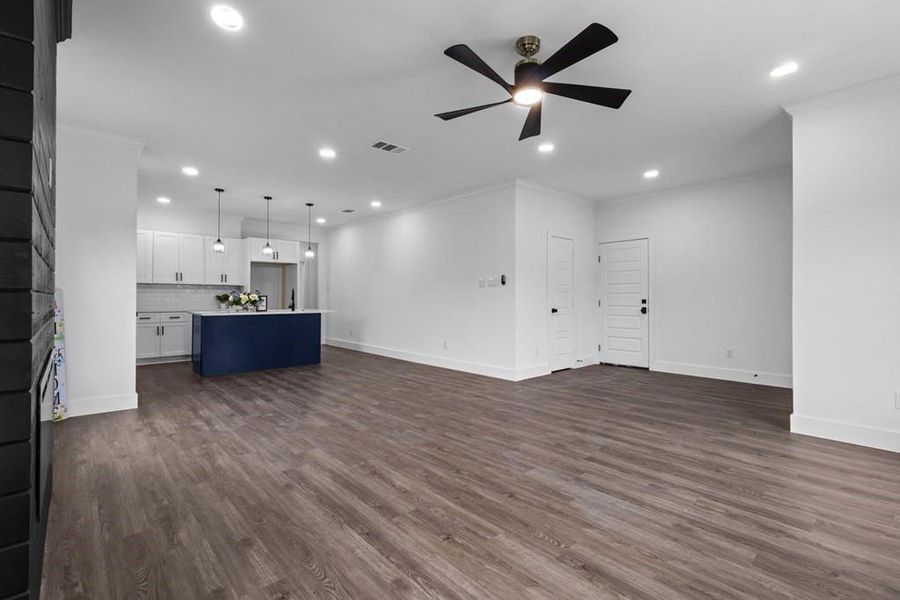 Spacious, unfurnished interior of a new home in , Tool (Image 17).