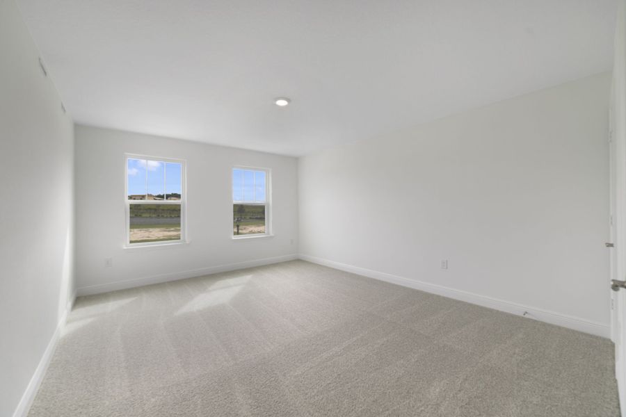 Spacious, unfurnished interior of a new home in Vintner Reserve, Clermont (Image 24).