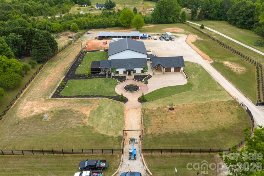 Community amenities in , Clover (Image 32).