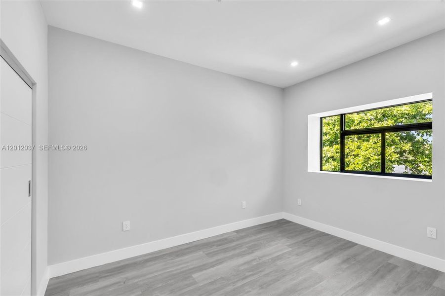 Spacious, unfurnished interior of a new home in , Fort Lauderdale (Image 30).