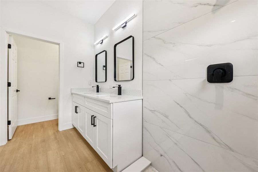 Furnished interior view inside a new home in , Ocklawaha (Image 15).