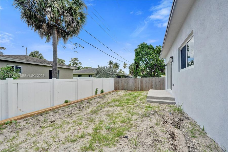 Exterior details and patio area of a home in , Fort Lauderdale (Image 27).
