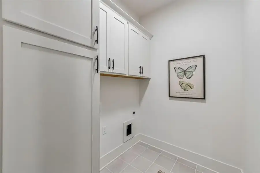 Spacious, unfurnished interior of a new home in White Post on Lake Lanier, Gainesville (Image 22).
