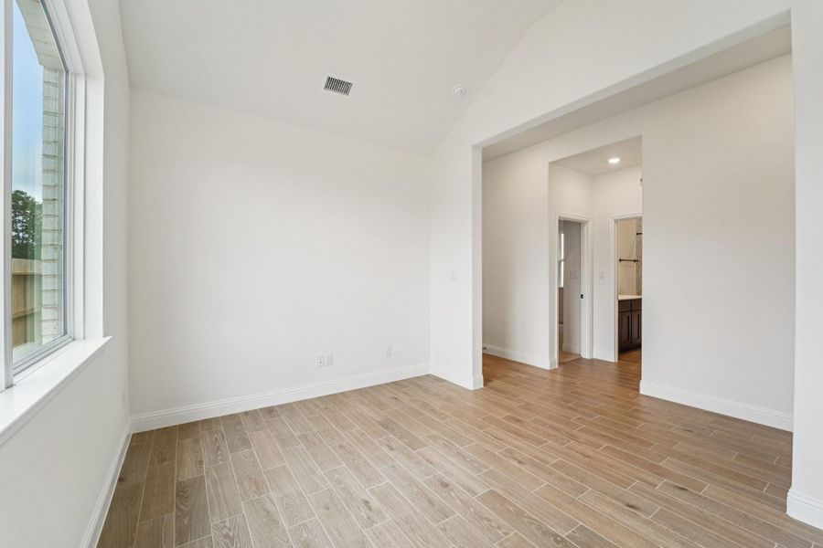 Spacious, unfurnished interior of a new home in Evergreen 40', Conroe (Image 33).