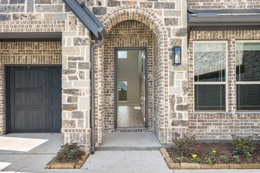 Exterior details and patio area of a home in Sonoma Verde, McLendon-Chisholm (Image 20).