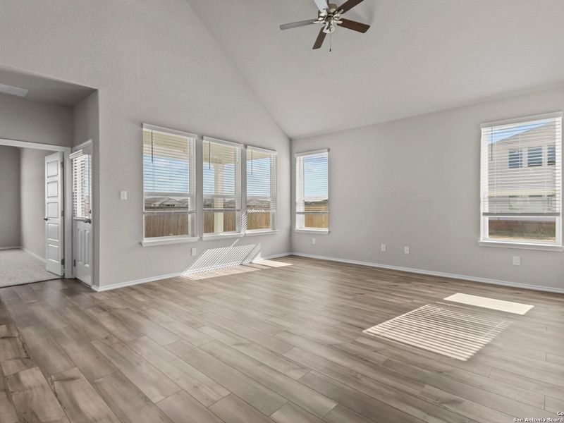 Spacious, unfurnished interior of a new home in Hannah Heights, Seguin (Image 17).