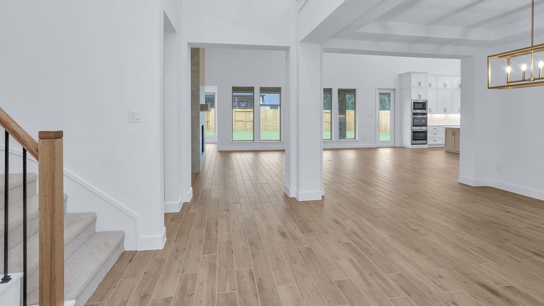 Spacious, unfurnished interior of a new home in Riceland, Mont Belvieu (Image 17).