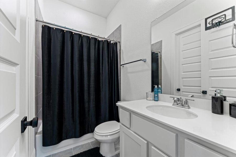 Furnished interior view inside a new home in , Fulshear (Image 36).