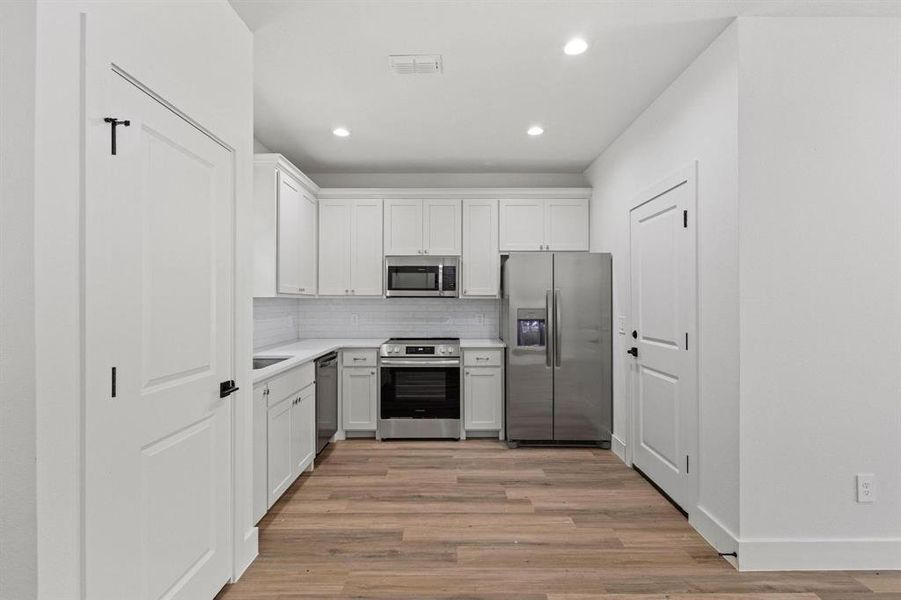 Furnished interior view inside a new home in , Denison (Image 8).