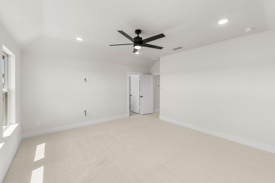 Spacious, unfurnished interior of a new home in Union Park, Little Elm (Image 22).