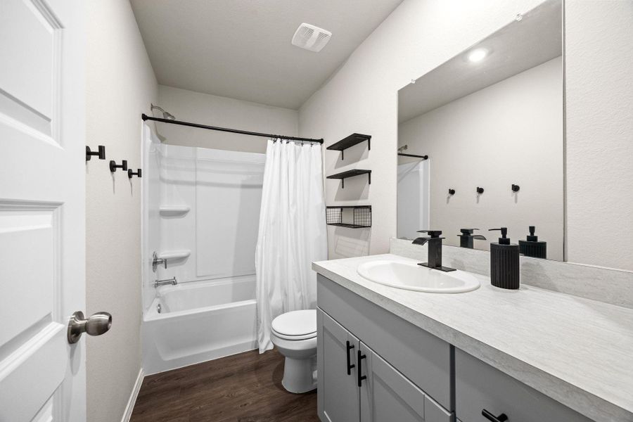 2nd Bathroonm