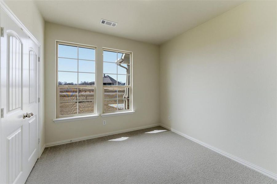 Spacious, unfurnished interior of a new home in Oak Grove Addition, Springtown (Image 13).
