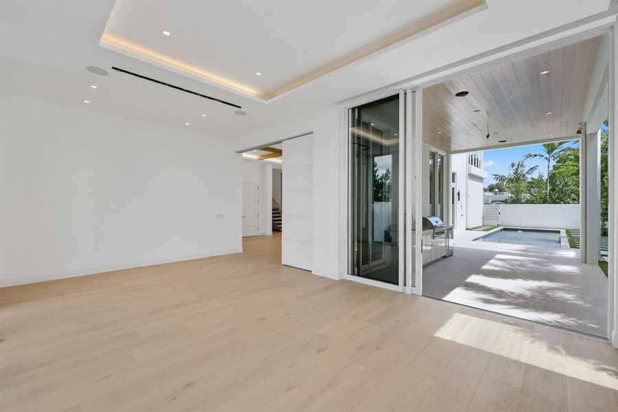 Clubroom to exterior Clubroom to exterior