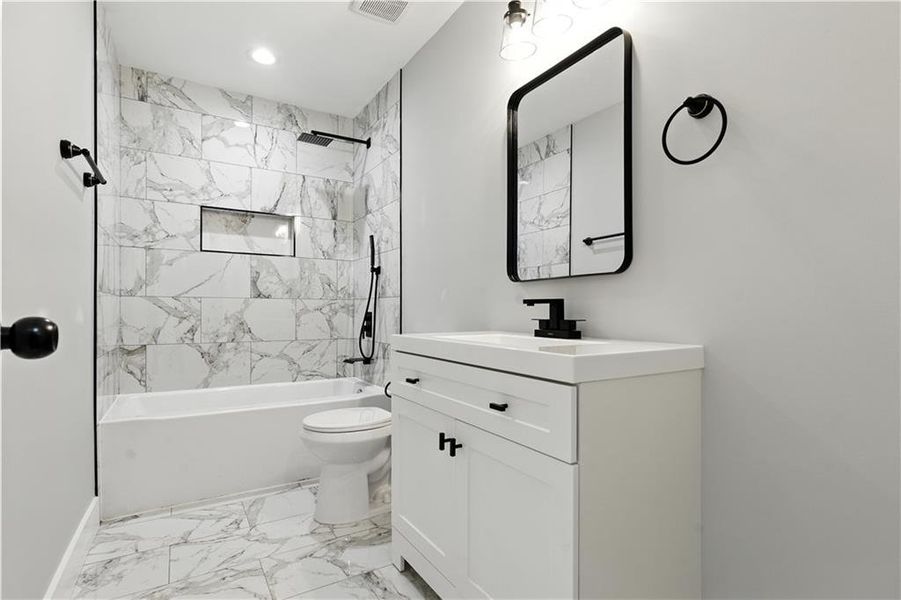 Furnished interior view inside a new home in , Dallas (Image 8).