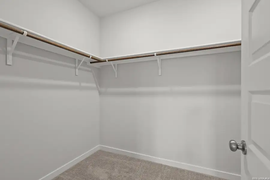 Spacious, unfurnished interior of a new home in Hiddenbrooke, Seguin (Image 24).