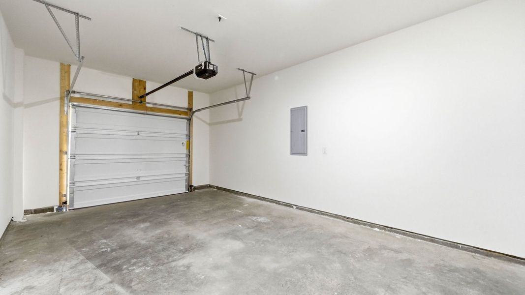 Spacious, unfurnished interior of a new home in The Arbor Townhomes, Kingsport (Image 26).